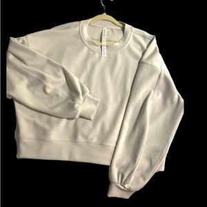 Lululemon new with riptag crewneck